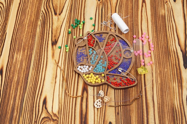 Kolorowe nici i igły